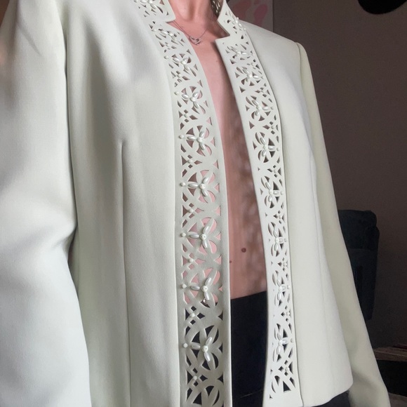 TAHARI blazer by Arthur S. Levine - Picture 2 of 5